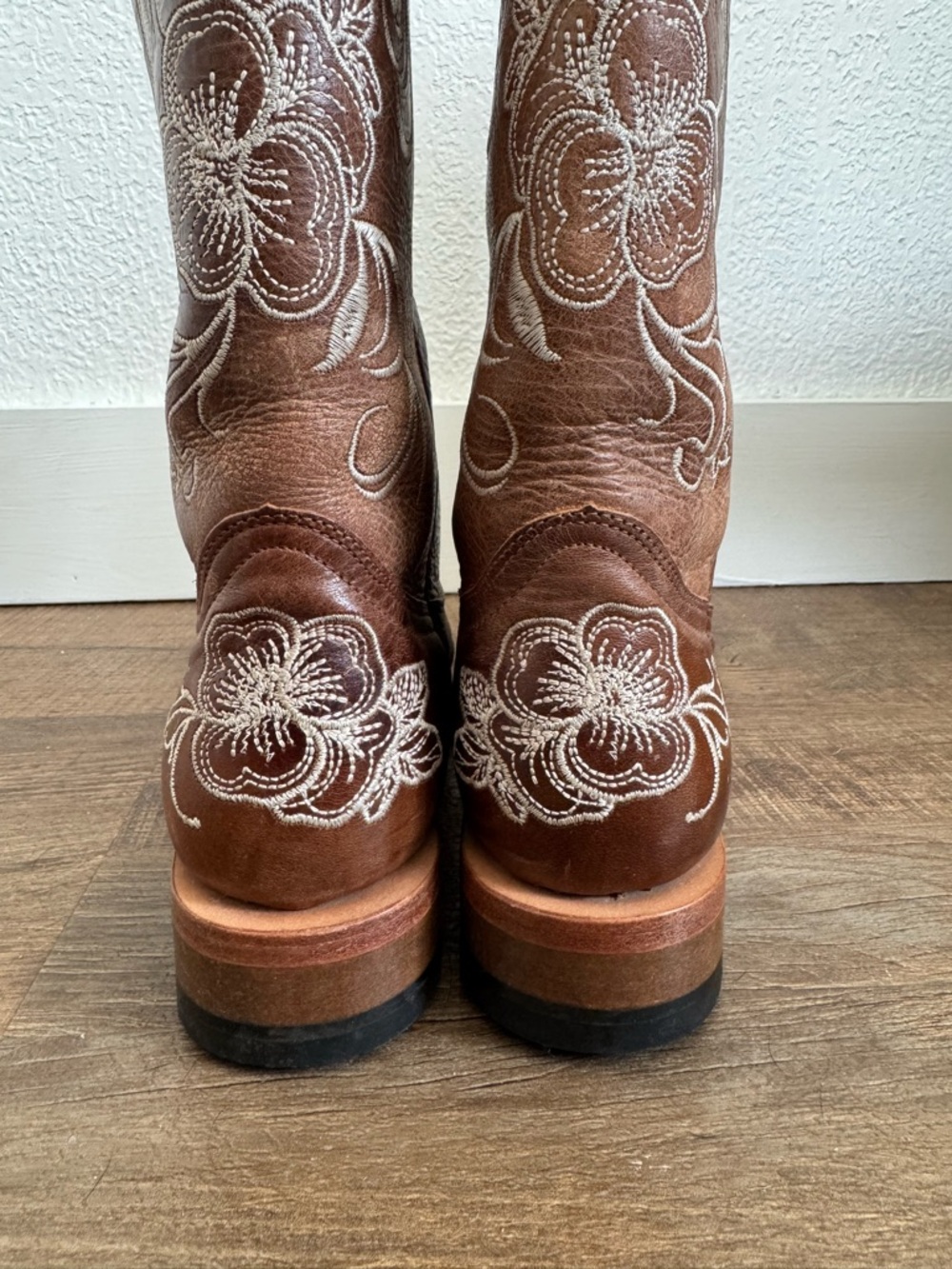 Shyanne Brown Western Embroidered Heeled Boots - Picture 10 of 12